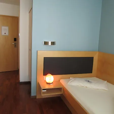 Businesshotel Valerian Hotell 3*